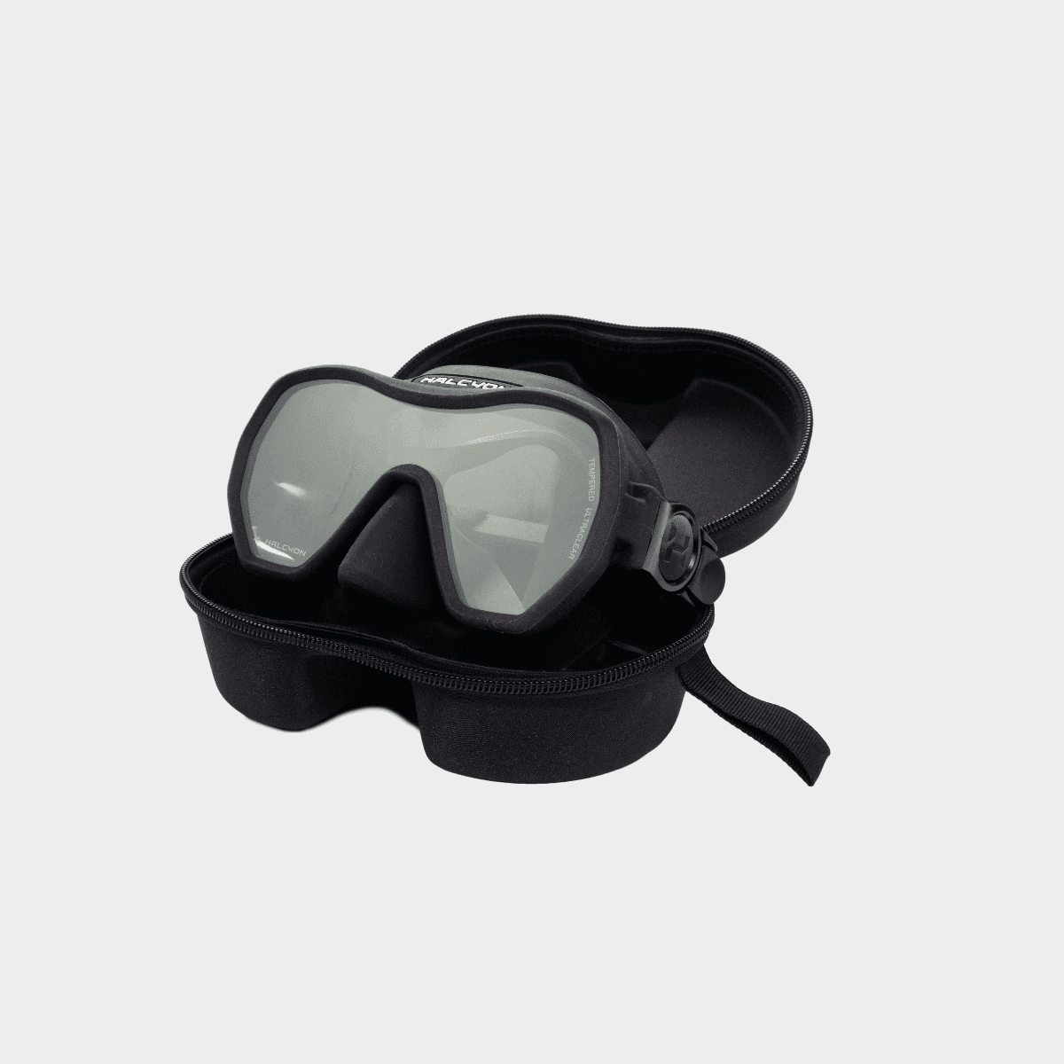 Halcyon Omnis black mask with case
