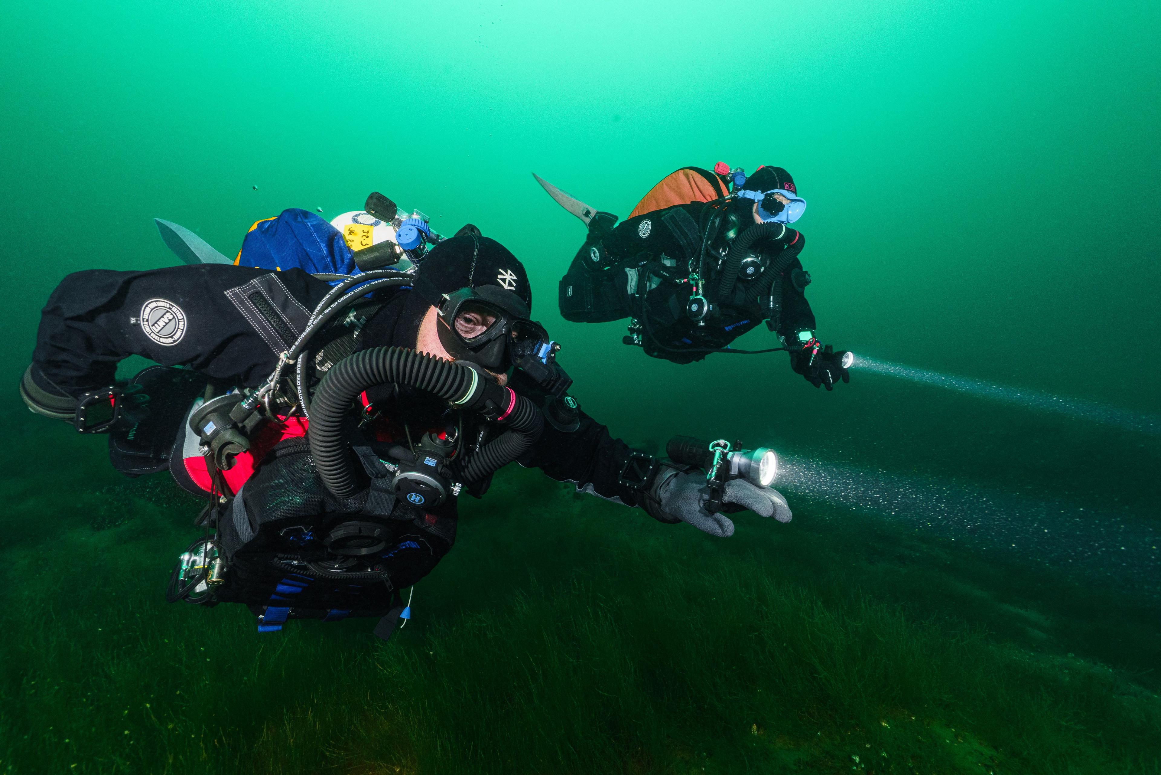 Divers with Symbios Chest Mount Rebreather underwater